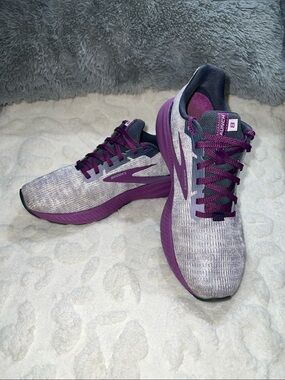 Brooks Women's Launch 8 Running Athletic Shoes Size 9 Iris/Ombre/Violet Colorway